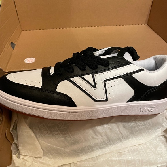 Vans - Picture 1 of 4